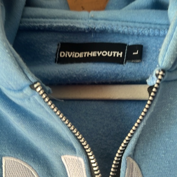 DIVIDE THE YOUTH BLUE HOODIE - Picture 3 of 10